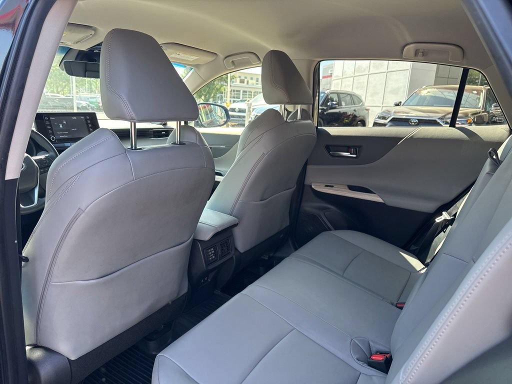 Certified 2022 Toyota Venza XLE AWD/4WD image 17