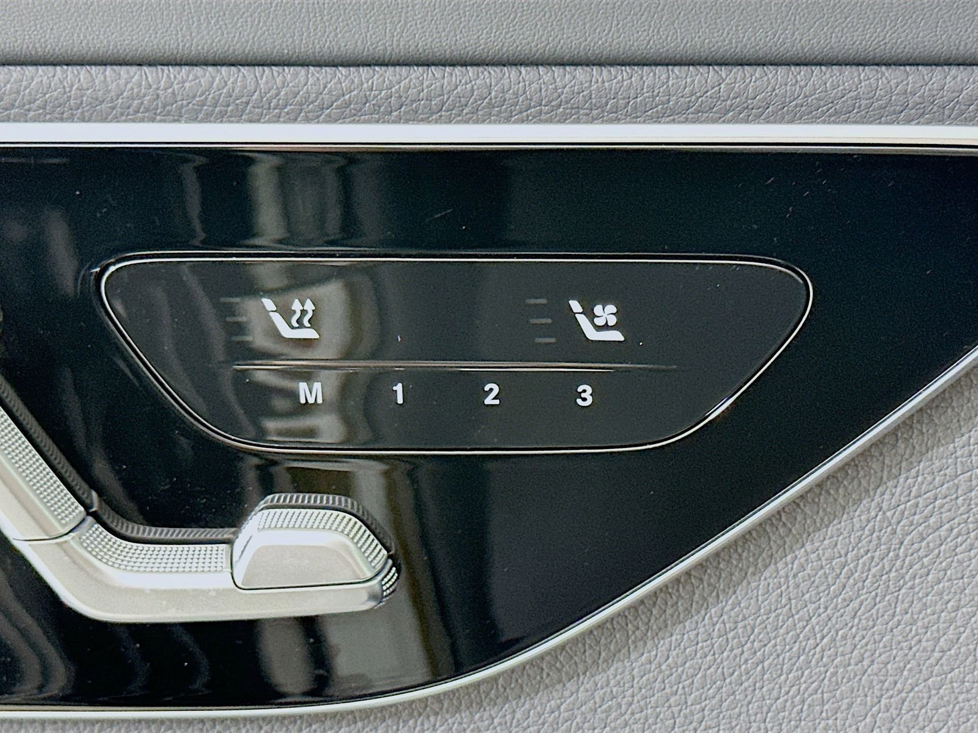 Used 2022 Mercedes-Benz C 300 Sedan image 21