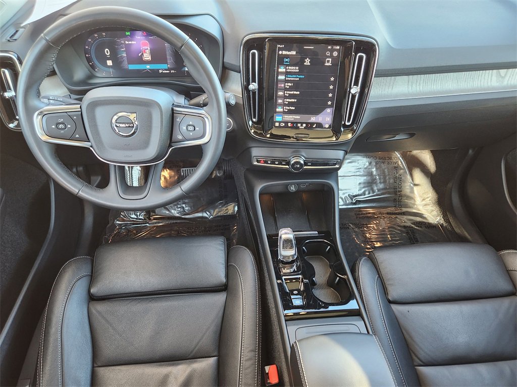 Used 2023 Volvo XC40 B5 Ultimate image 15