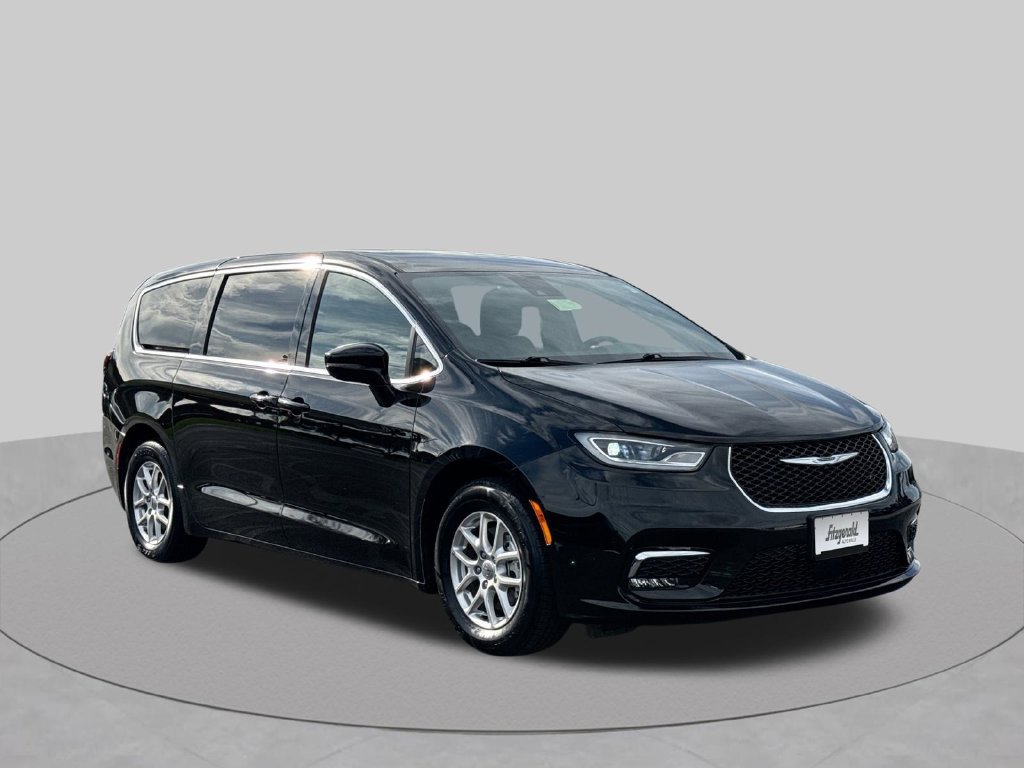 Used 2024 Chrysler Pacifica Touring FWD image 1