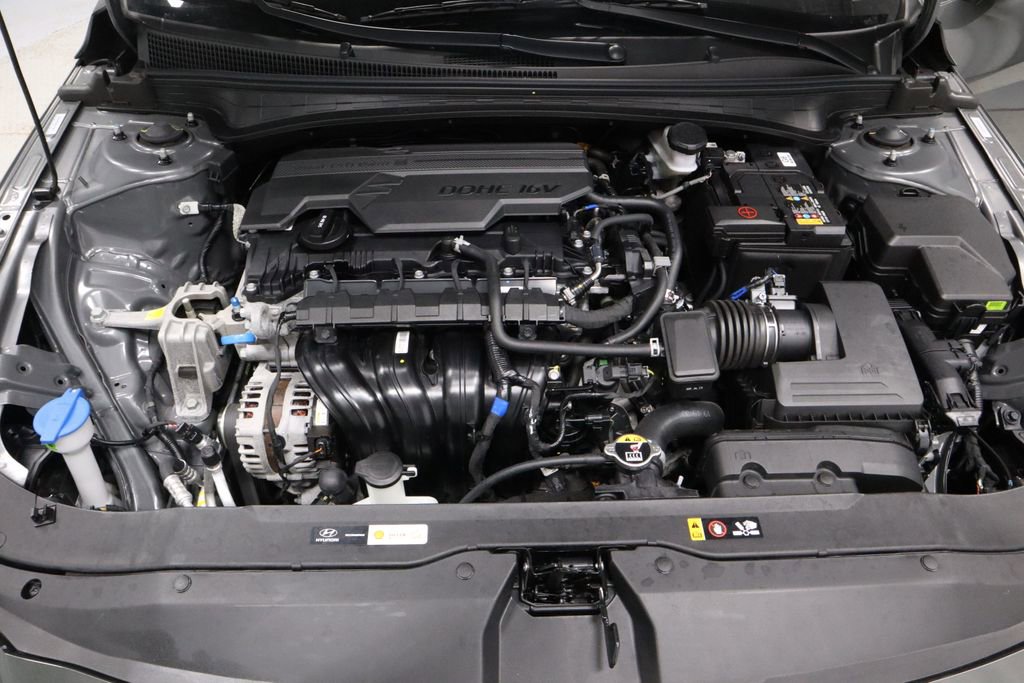 Certified 2025 Hyundai Elantra SEL image 15