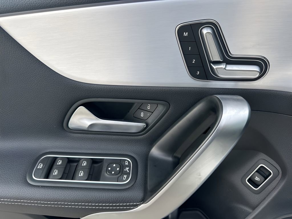 Used 2023 Mercedes-Benz CLA 250 image 25