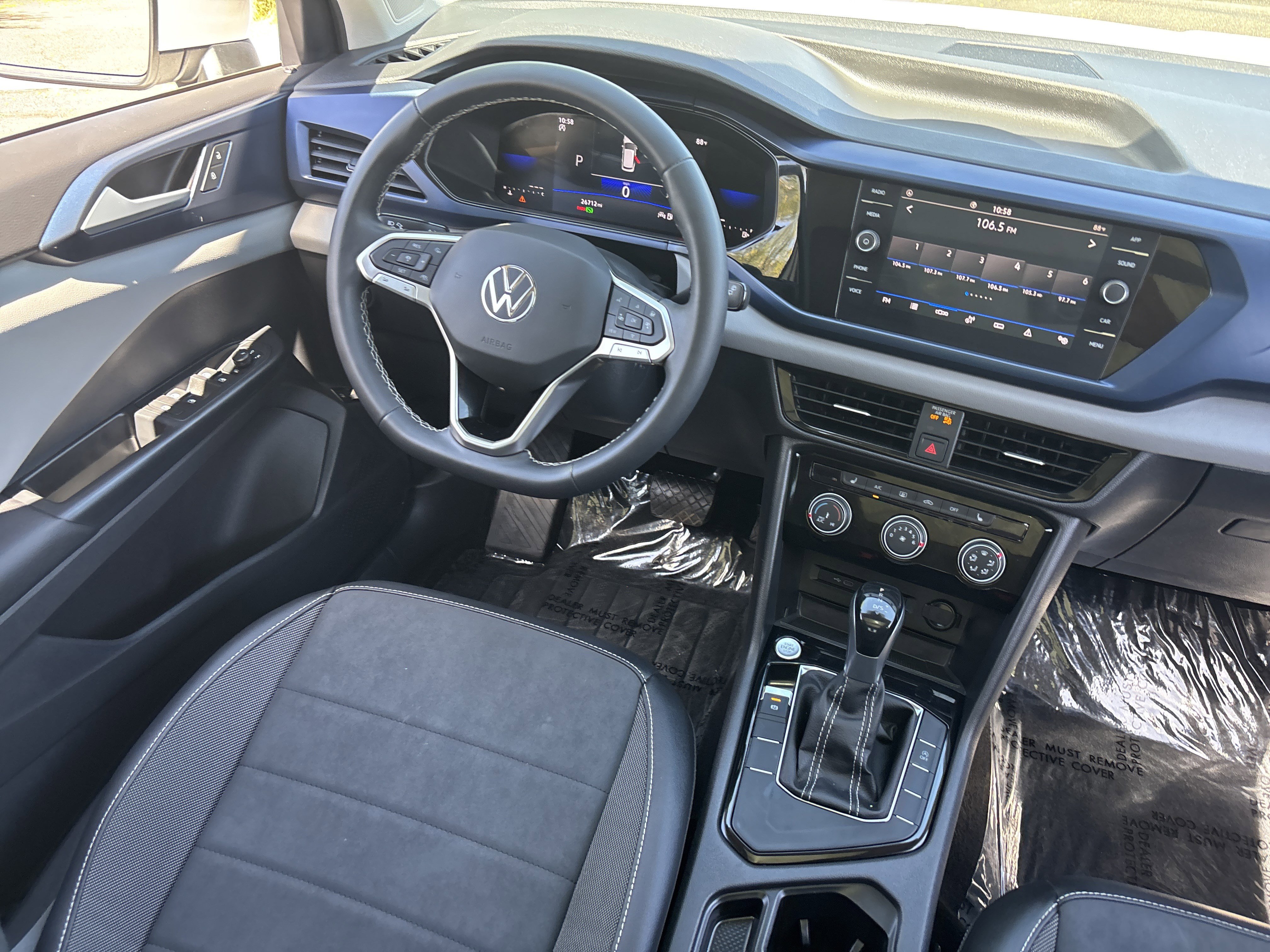 Used 2023 Volkswagen Taos SE w/ Panoramic Sunroof Package image 12