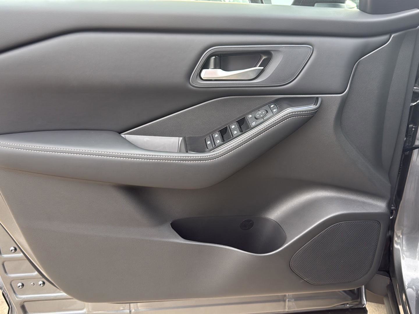 New 2026 Nissan Rogue SV w/ Cold Weather Package FWD image 32