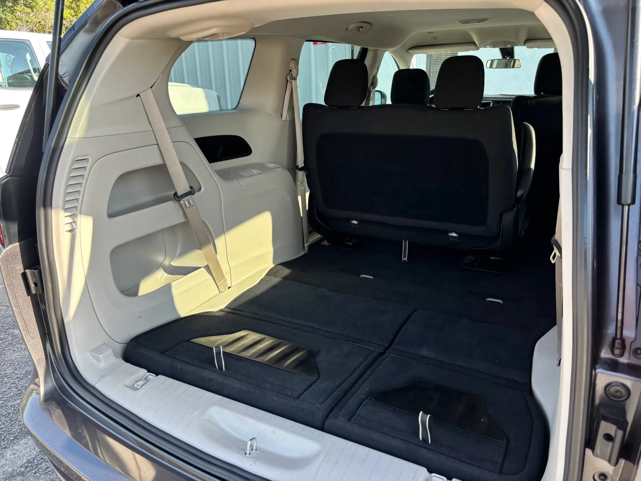 Used 2021 Chrysler Voyager L FWD image 58