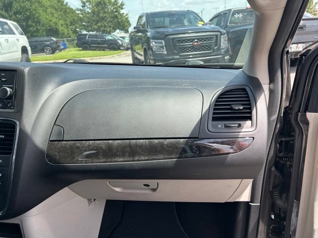 Used 2016 Dodge Grand Caravan American Value Package FWD image 13