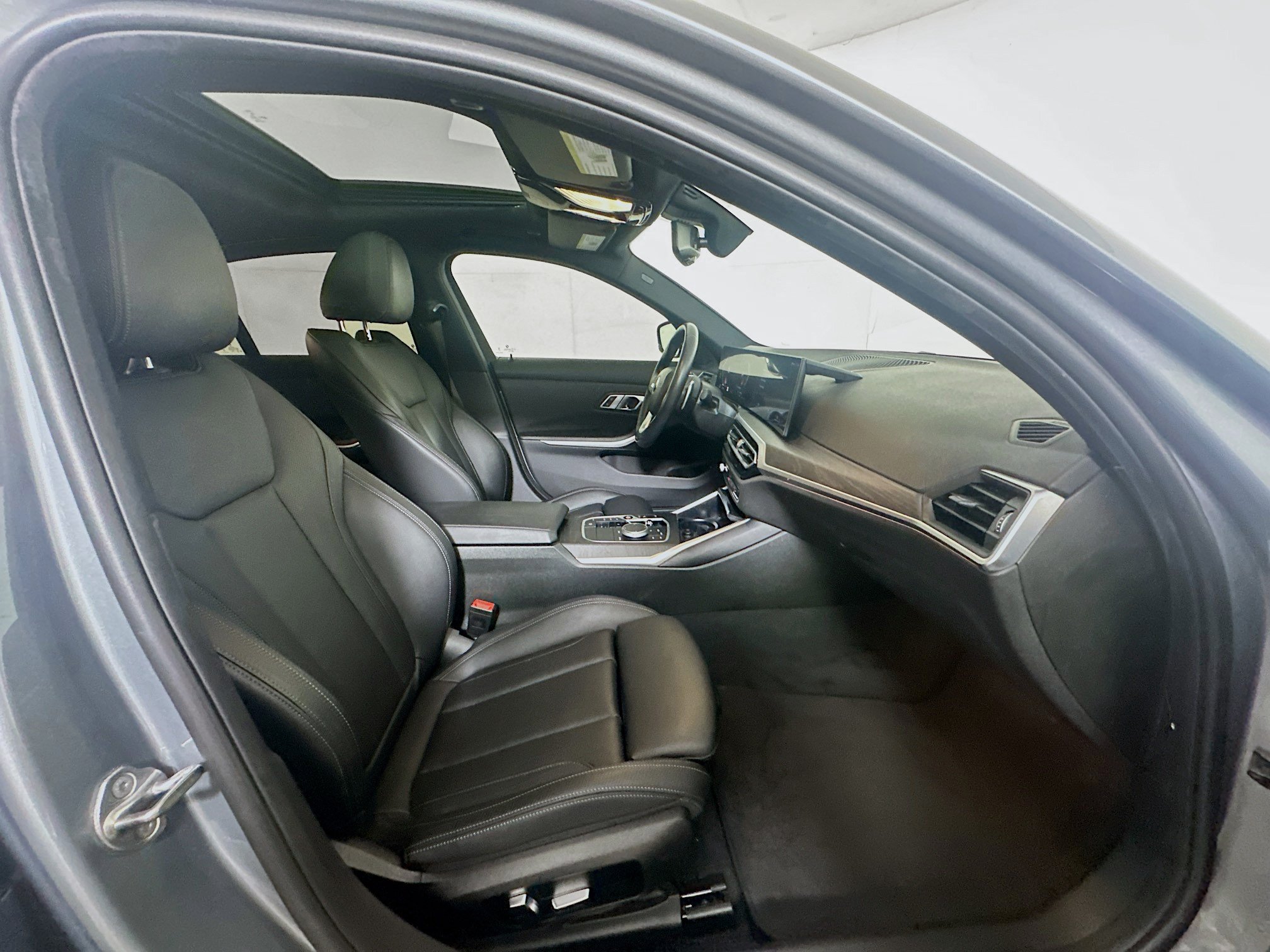 Used 2023 BMW 330i Sedan w/ Driving Assistance Package RWD image 32