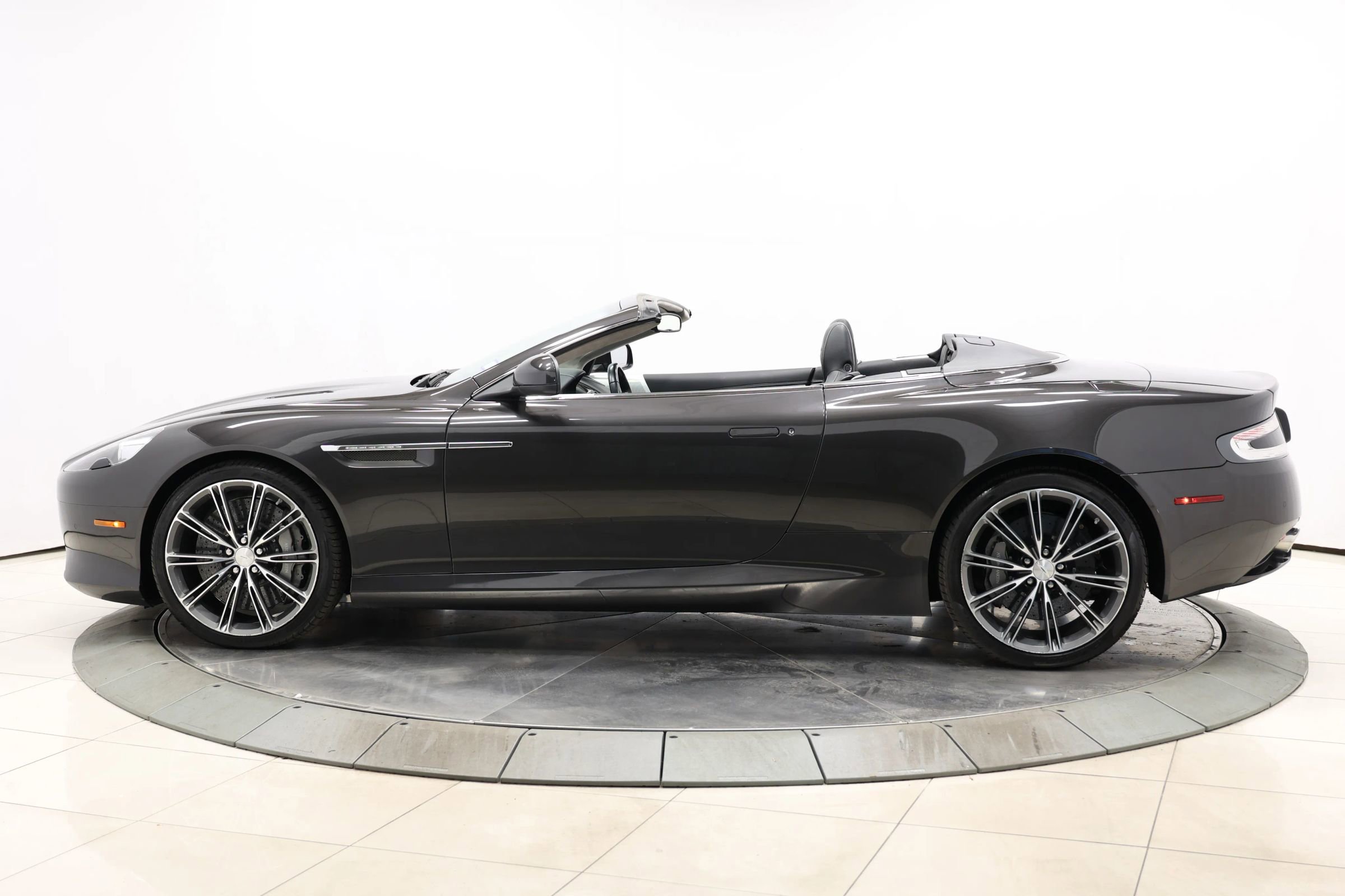 Used 2012 Aston Martin Virage Volante image 8