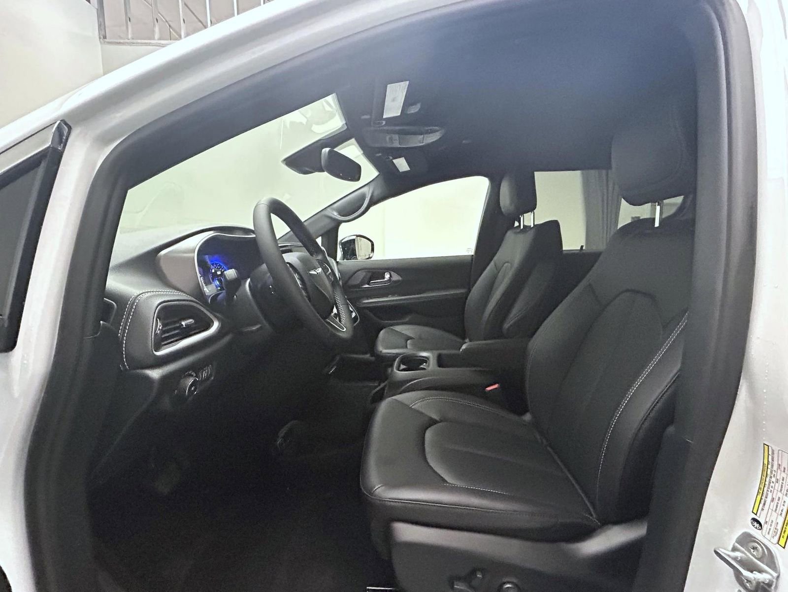 New 2026 Chrysler Pacifica Select image 10