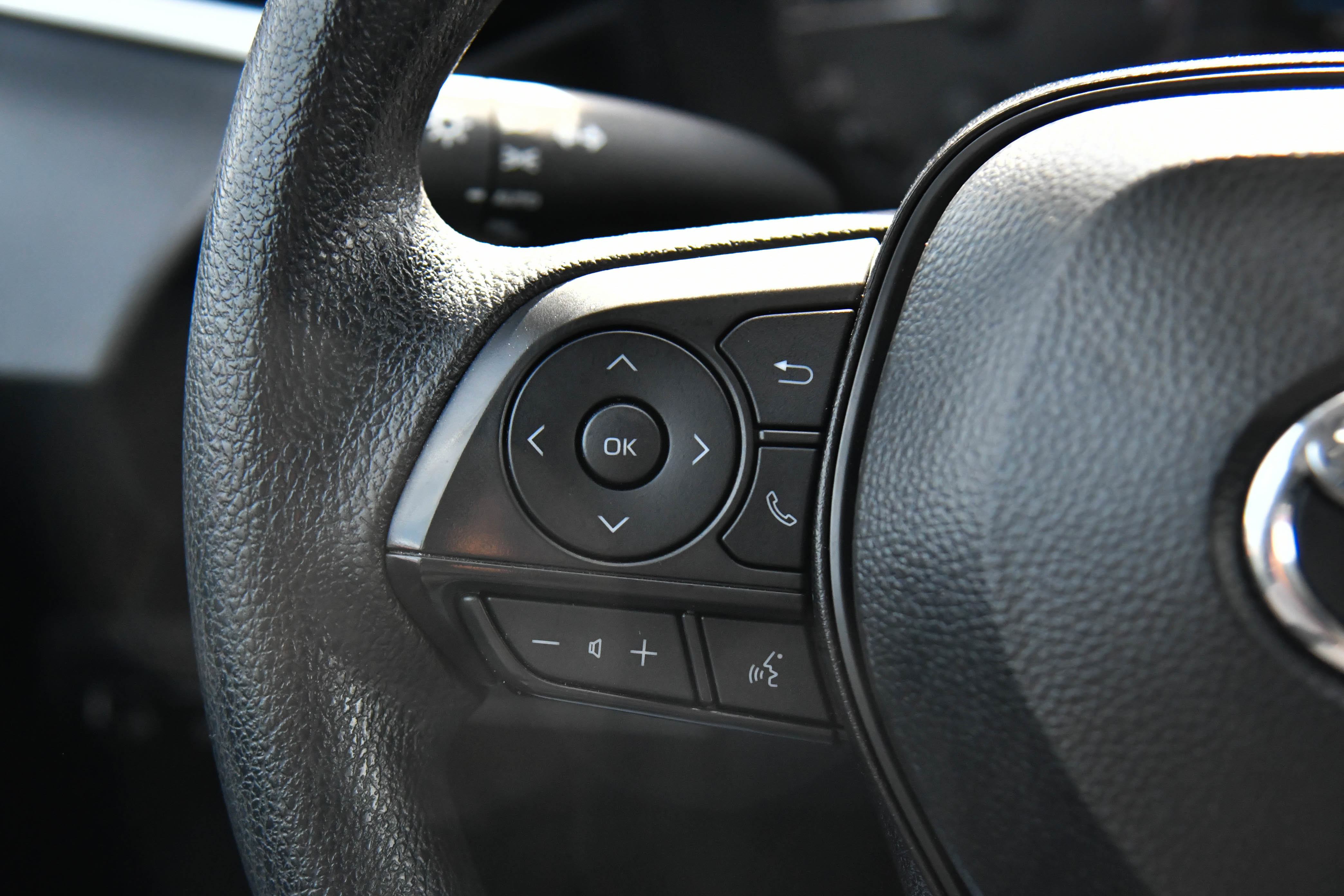 Used 2025 Toyota Corolla LE FWD image 30