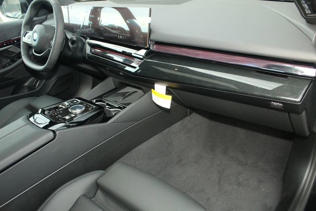 New 2026 BMW i5 eDrive40 image 23