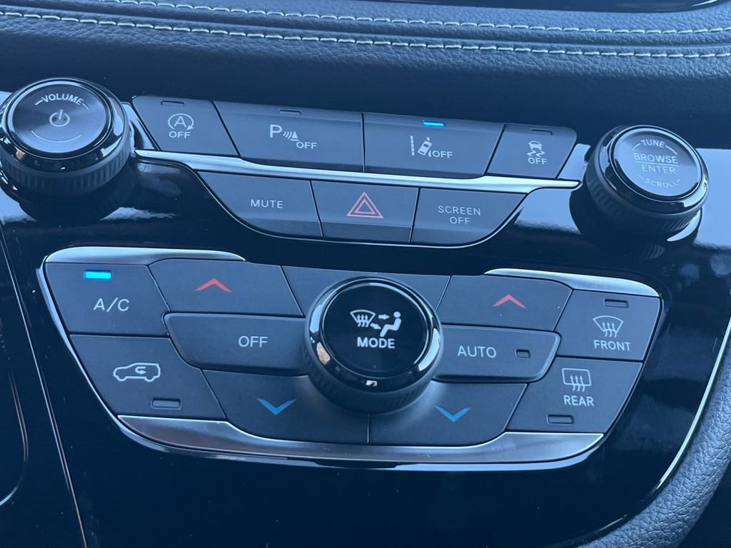 New 2026 Chrysler Pacifica Limited image 4