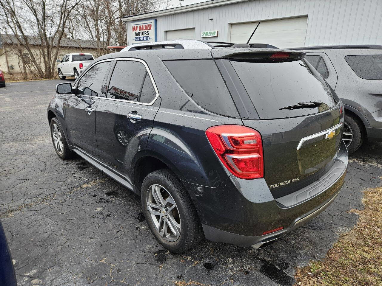 Used 2017 Chevrolet Equinox Premier w/ Enhanced Convenience Package image 3