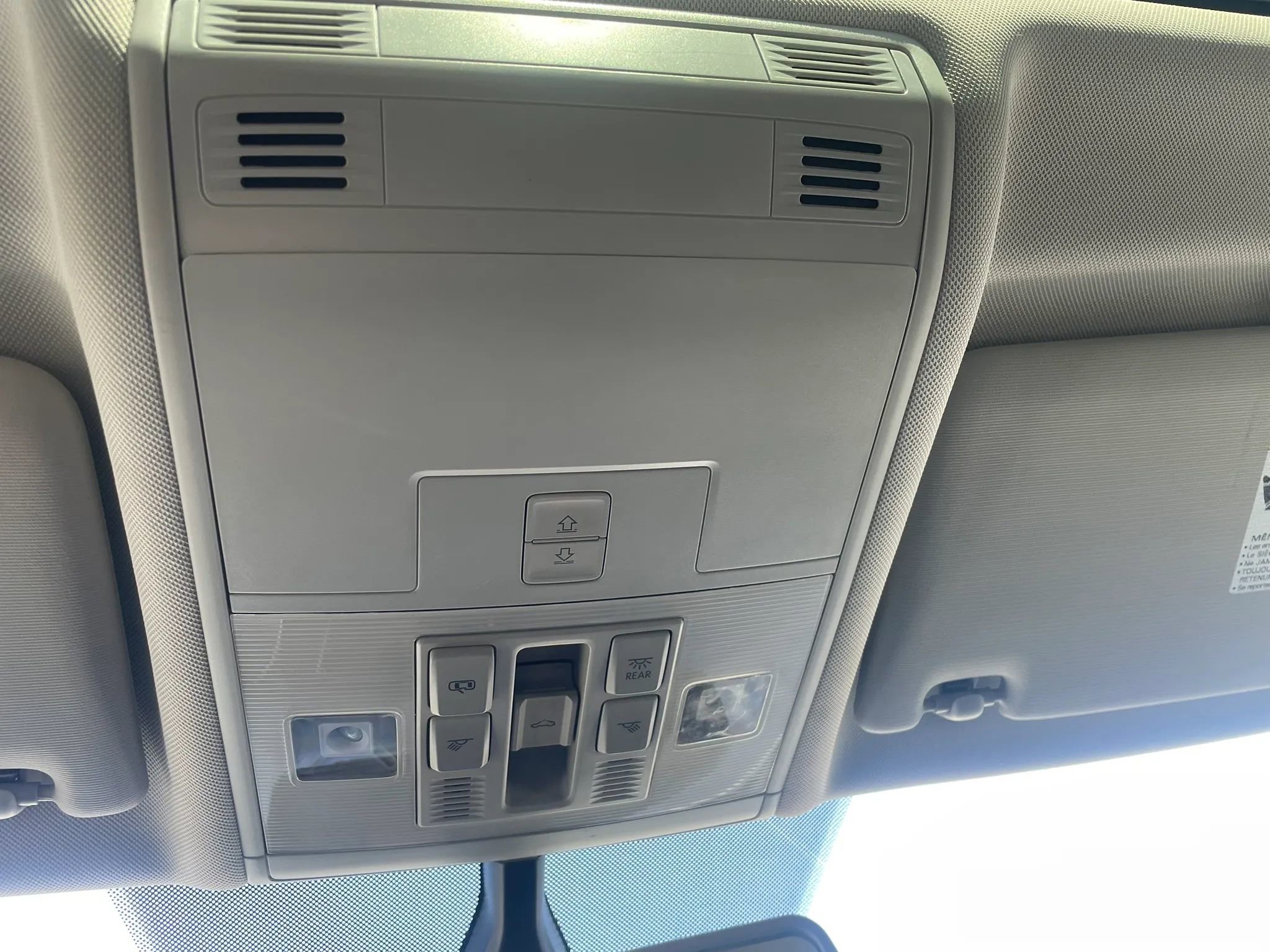 Used 2019 Volkswagen Tiguan SE w/ Panoramic Sunroof Package AWD/4WD image 15