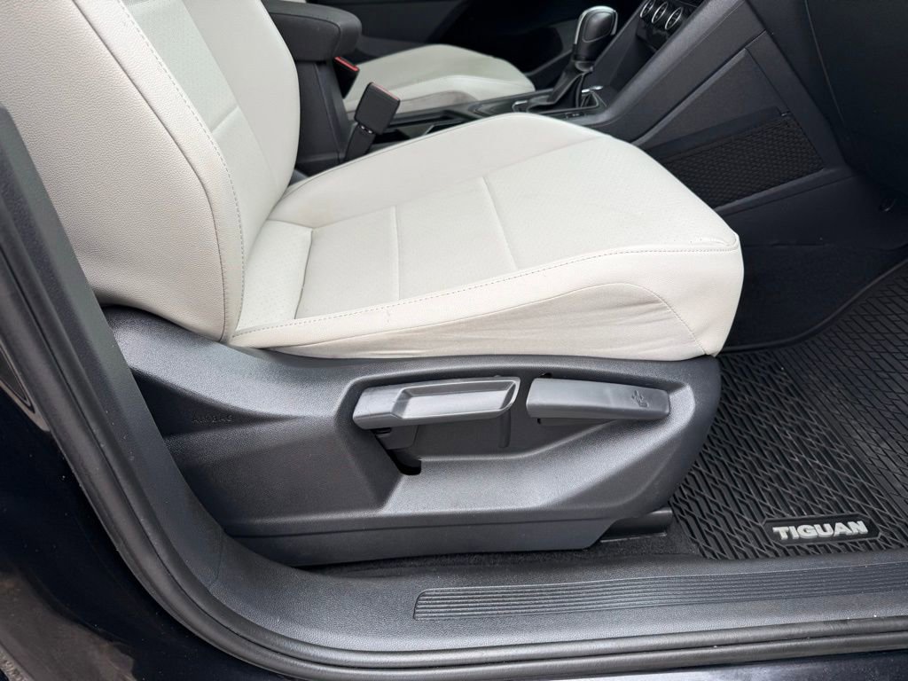 Used 2020 Volkswagen Tiguan SE w/ Panoramic Sunroof Package image 32