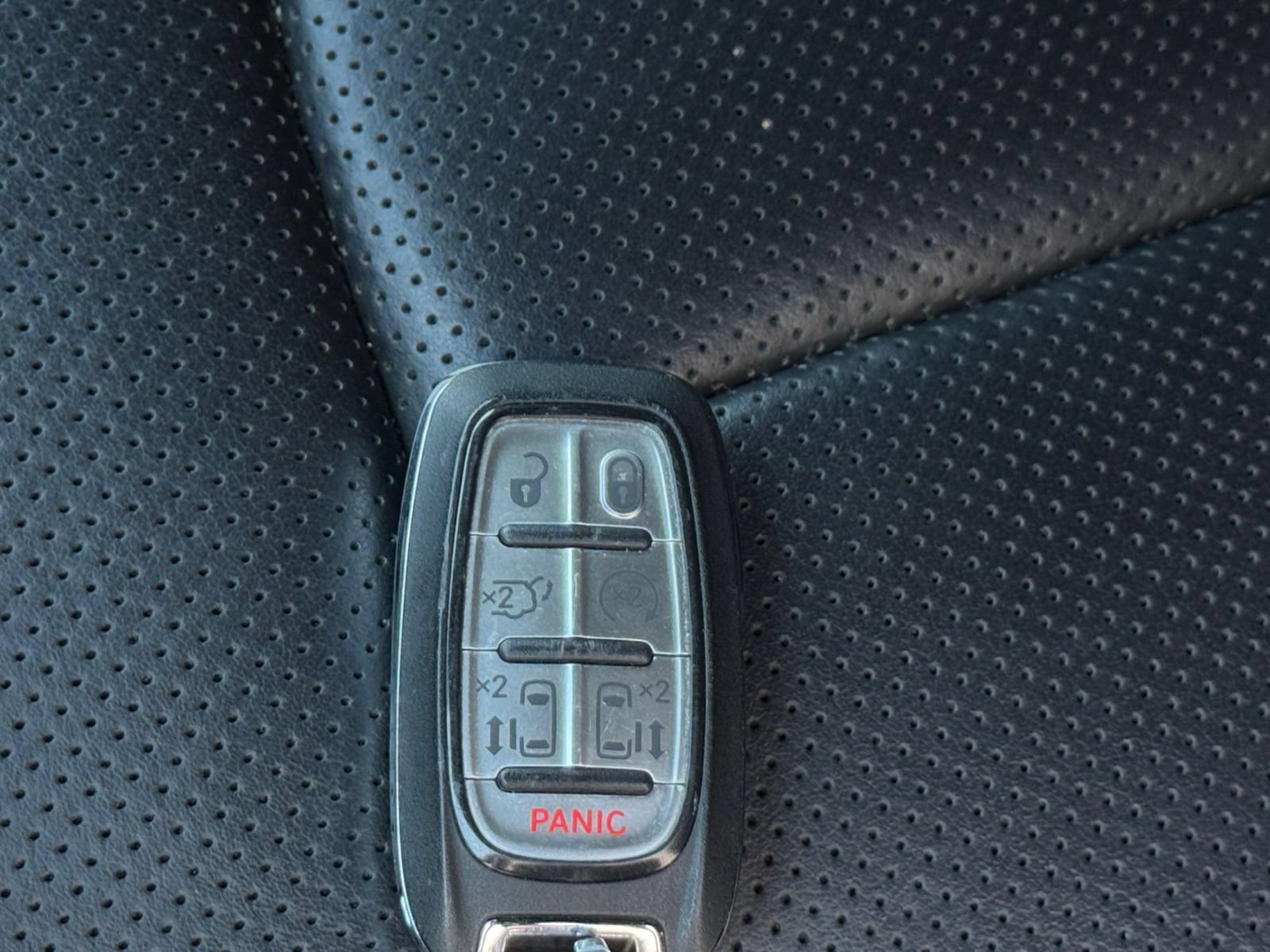 Used 2025 Chrysler Pacifica Limited FWD image 23