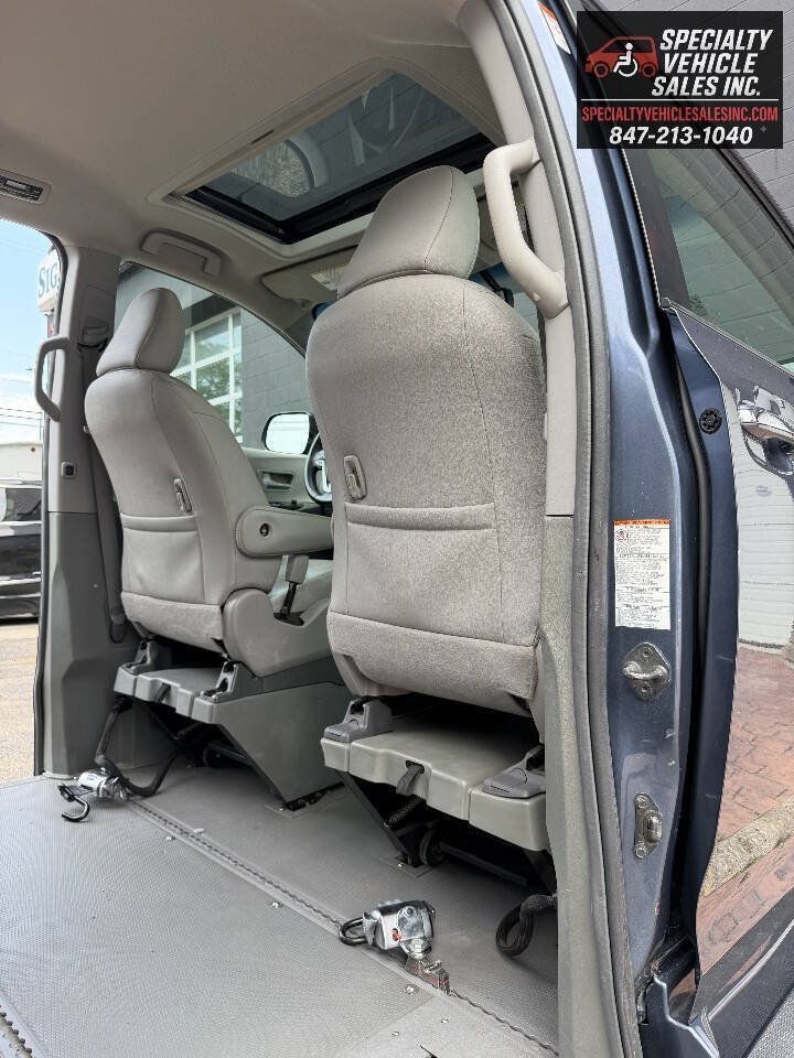 Used 2015 Toyota Sienna XLE FWD image 19