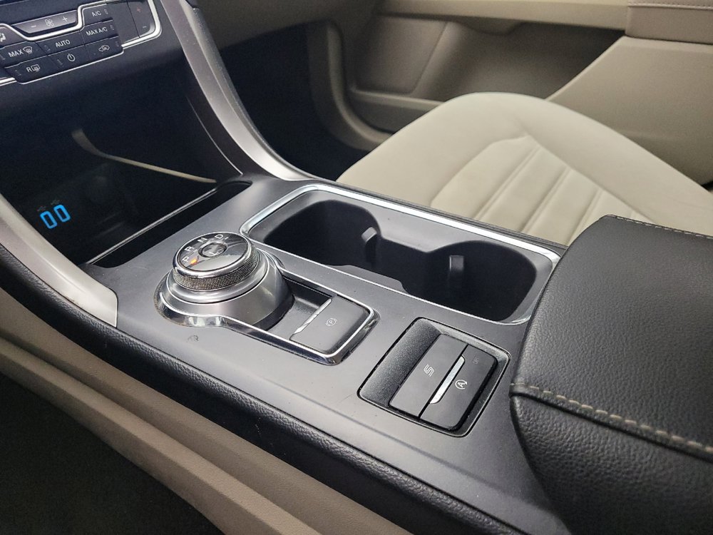 Used 2020 Ford Fusion SE FWD image 26