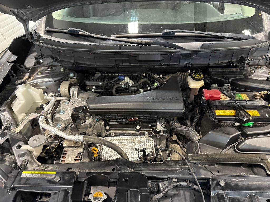 Used 2016 Nissan Rogue SV AWD/4WD image 18
