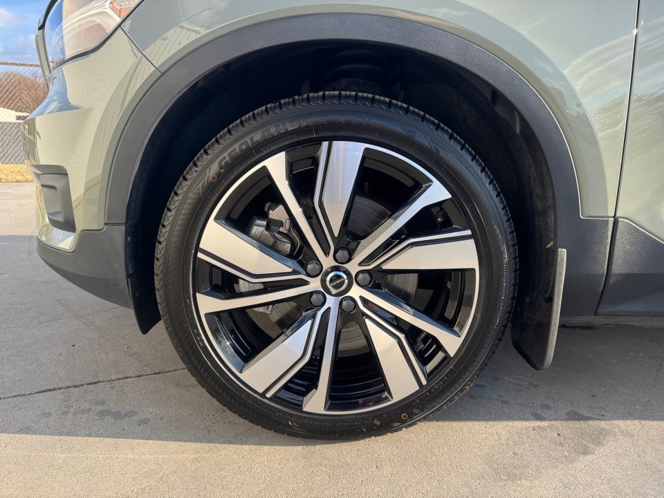 Used 2021 Volvo XC40 P8 Recharge w/ Advanced Package image 31