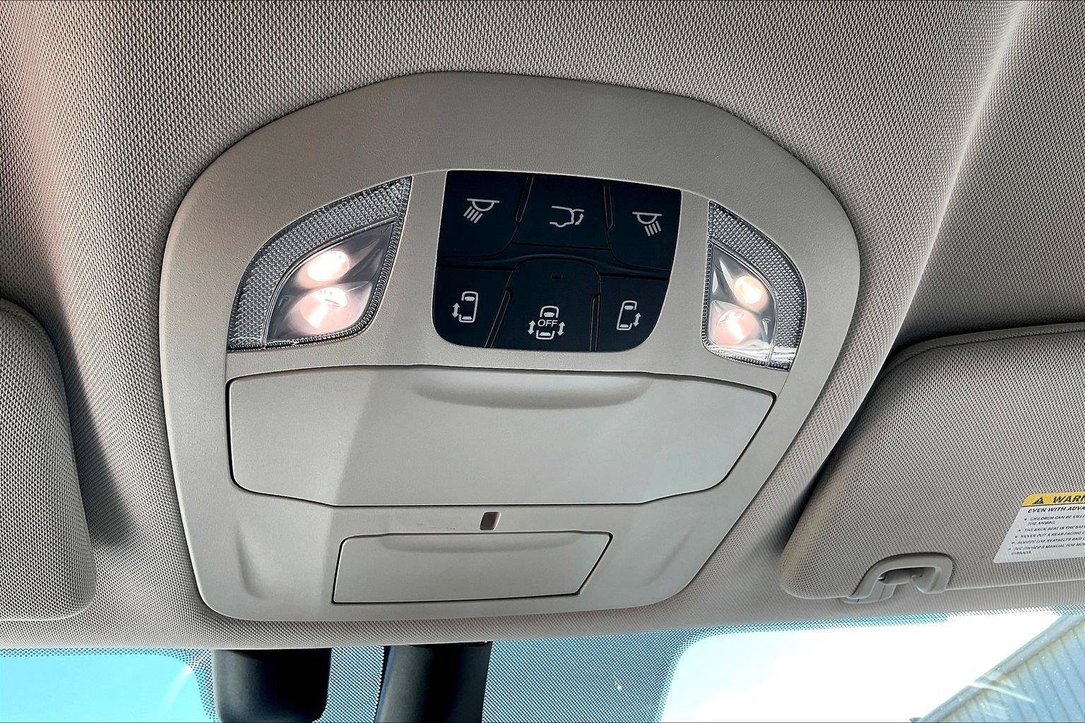 Used 2021 Chrysler Pacifica Touring w/ Cold Weather Group FWD image 34