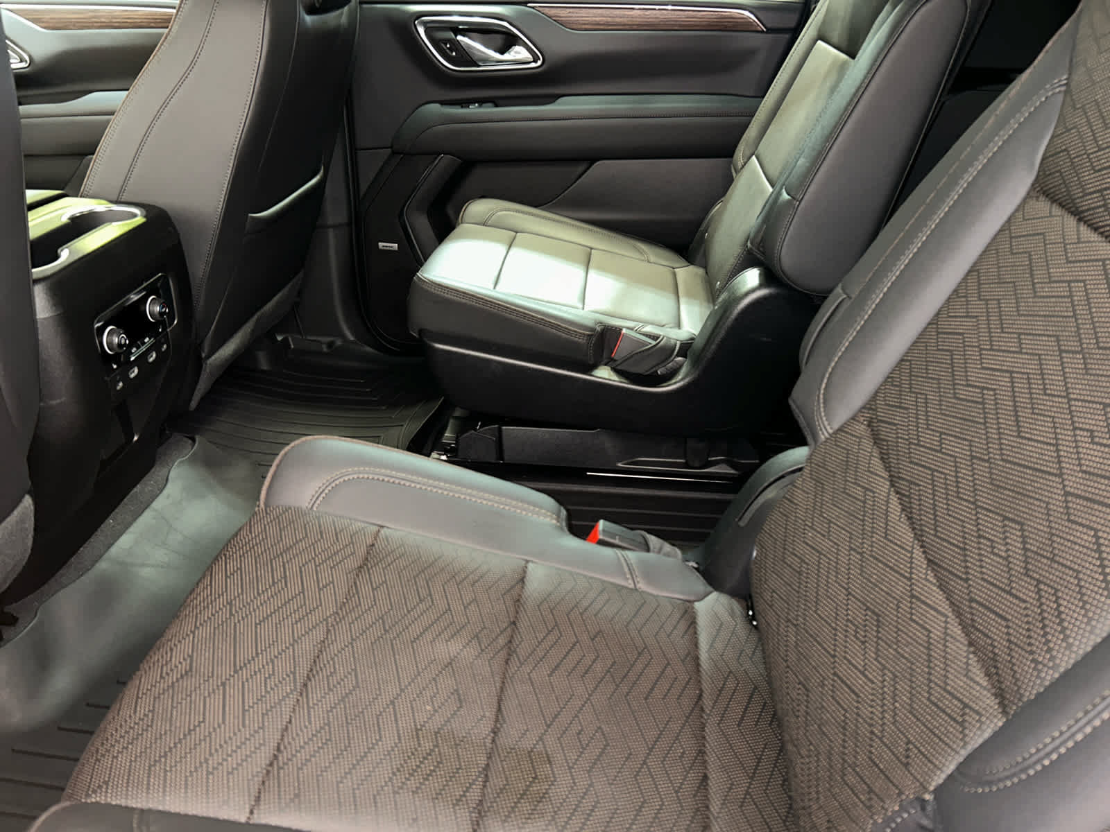 Used 2024 Chevrolet Suburban High Country AWD/4WD image 12