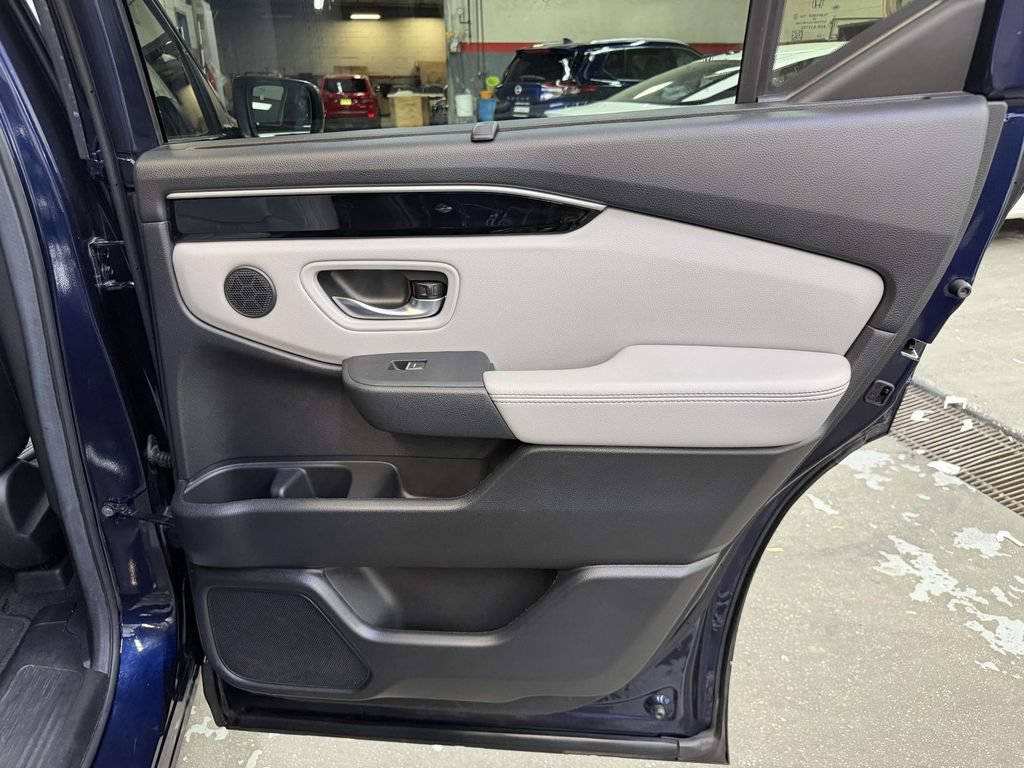 Used 2025 Honda Pilot EX-L image 23