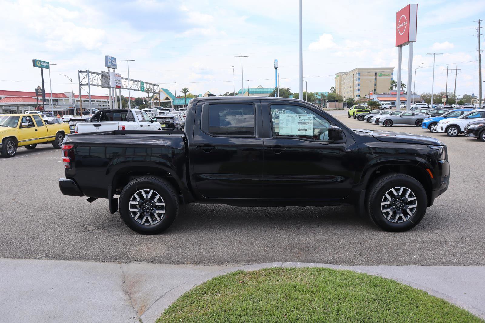 New 2026 Nissan Frontier 4x4 Crew Cab image 15
