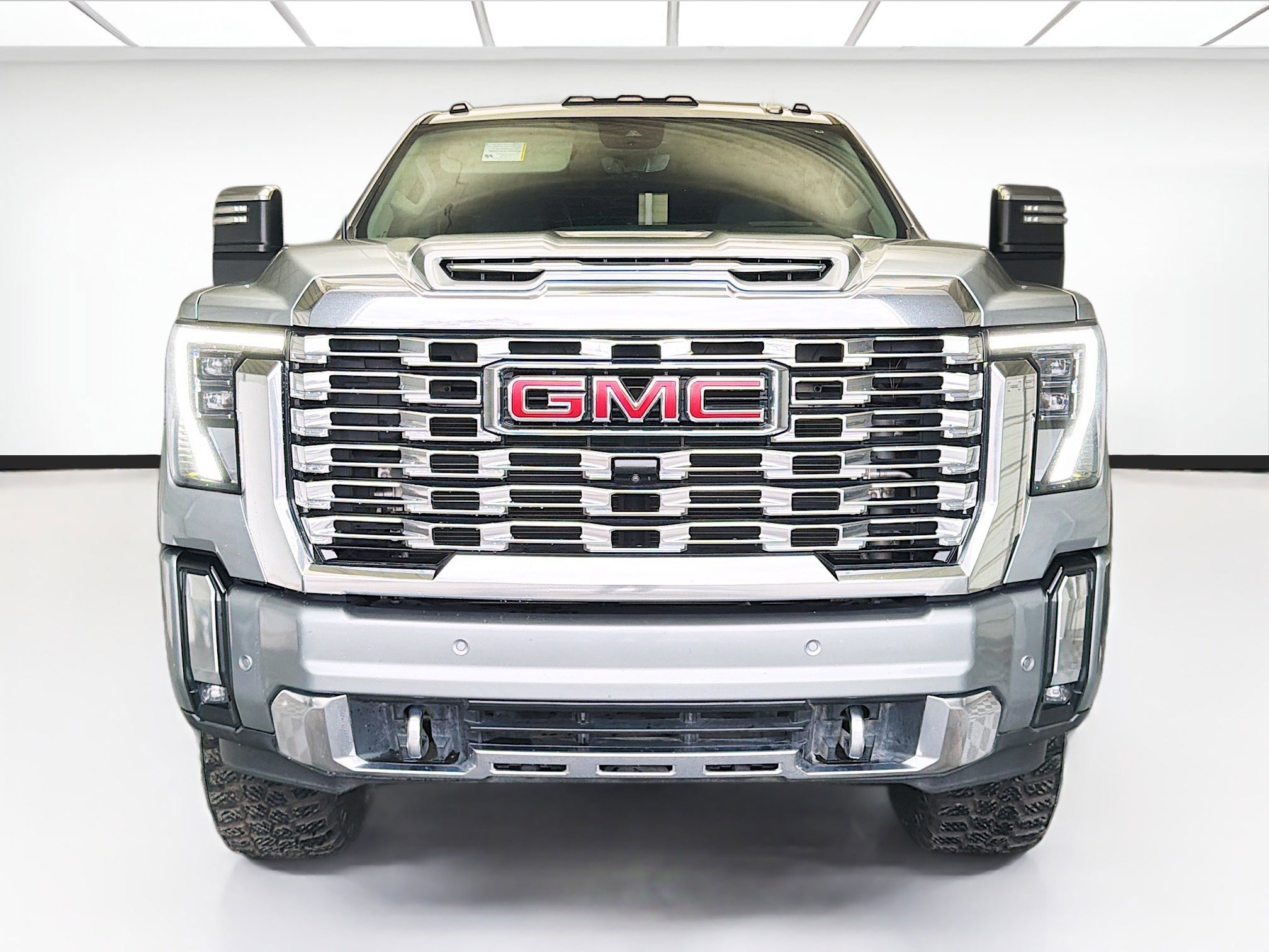 Used 2024 GMC Sierra 3500 Denali w/ Technology Package AWD/4WD image 2