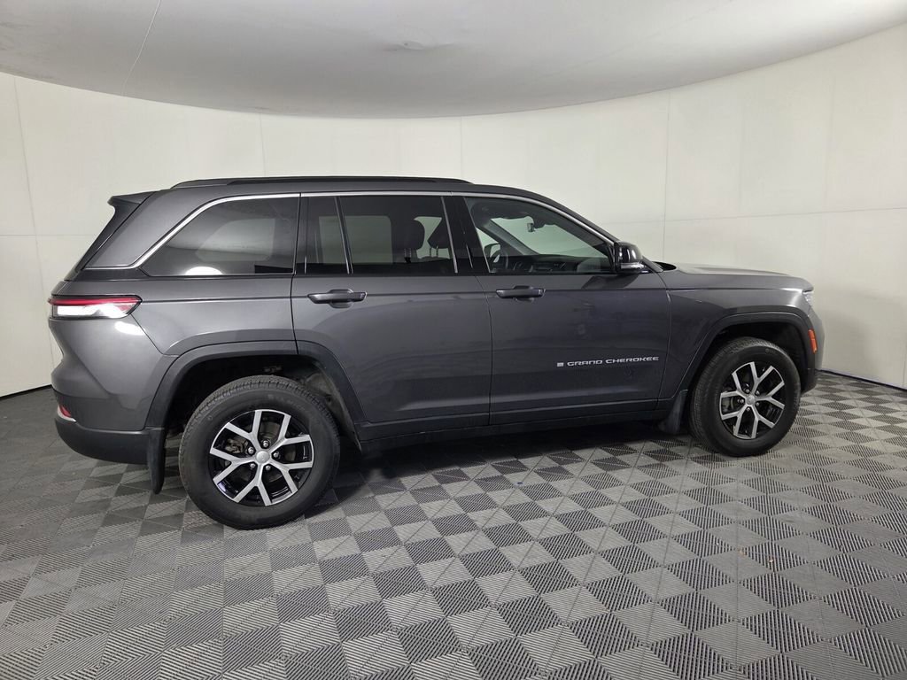 Certified 2025 Jeep Grand Cherokee Limited w/ MOPAR Finishing Package AWD/4WD image 7