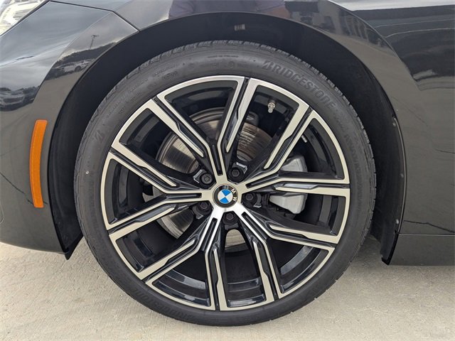 Used 2023 BMW 230i Coupe w/ Premium Package image 9