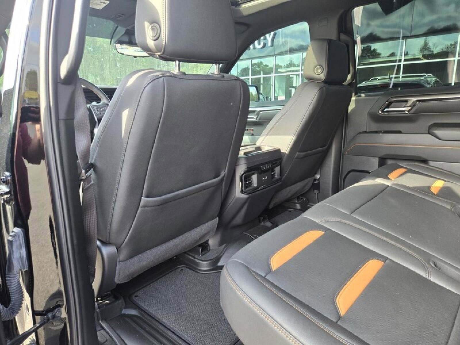 Used 2024 GMC Sierra 1500 AT4 w/ Technology Package AWD/4WD image 23