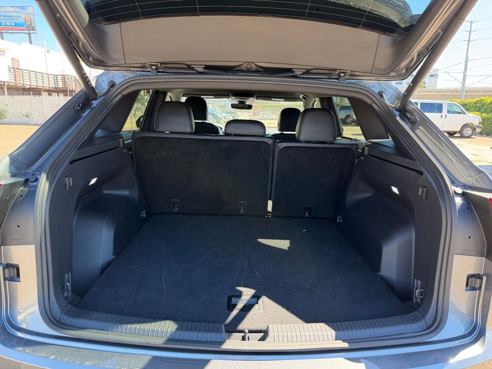 Used 2025 Volkswagen Atlas Cross Sport SE image 31