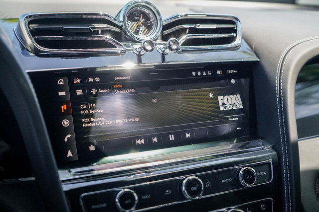 Used 2021 Bentley Bentayga AWD/4WD image 47