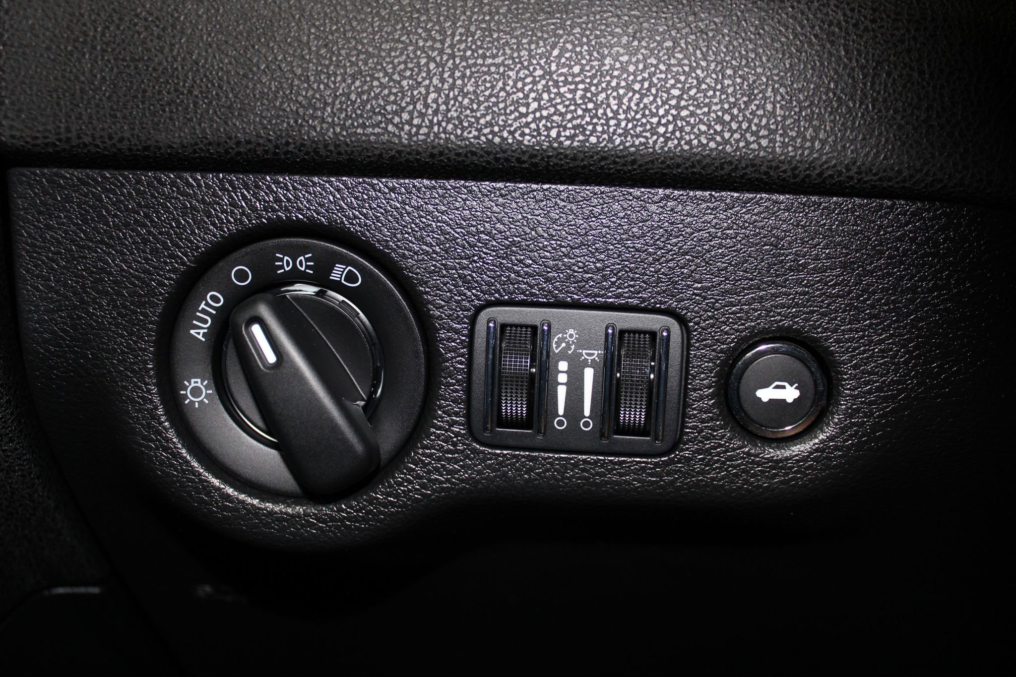 Used 2022 Chrysler 300 Touring w/ Sport Appearance Package RWD image 39