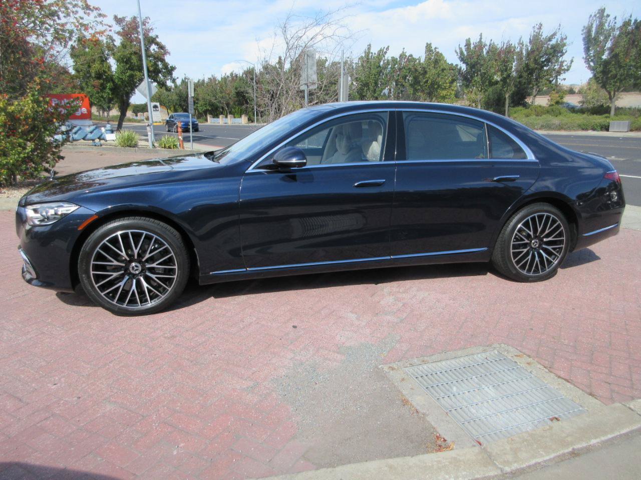 Used 2022 Mercedes-Benz S 580 4MATIC Sedan image 3