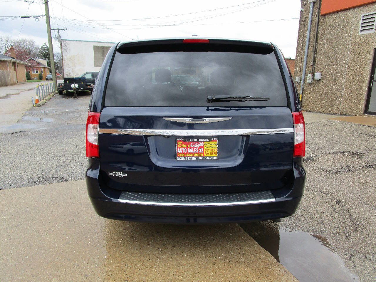 Used 2015 Chrysler Town & Country Touring image 4