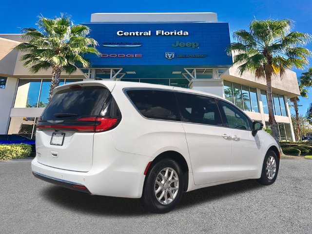 New 2026 Chrysler Pacifica Select FWD image 5