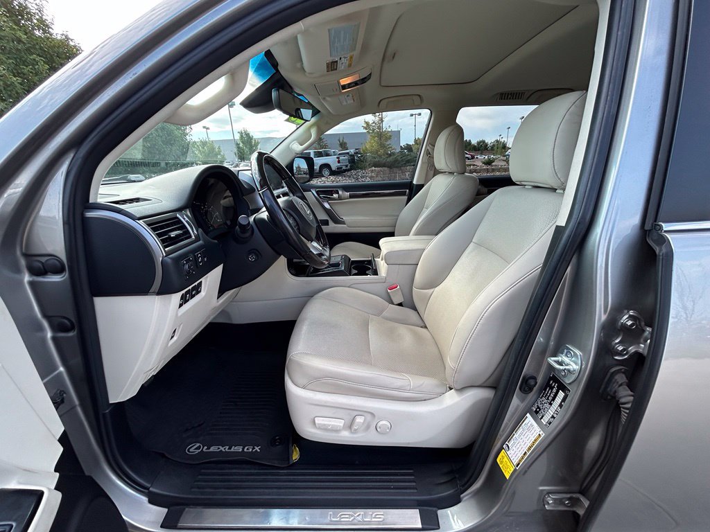 Used 2023 Lexus GX 460 Premium w/ Accessory Package AWD/4WD image 14