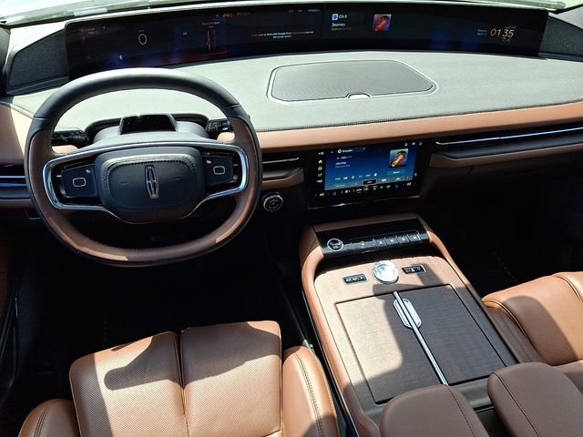 Used 2025 Lincoln Navigator L Reserve image 11
