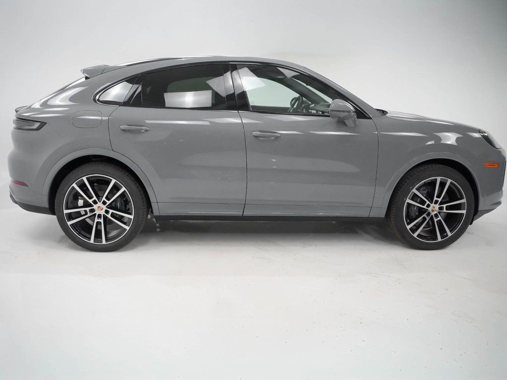 Certified 2025 Porsche Cayenne Coupe image 9