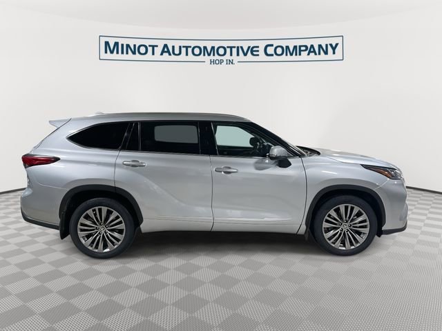 Used 2020 Toyota Highlander Platinum image 9