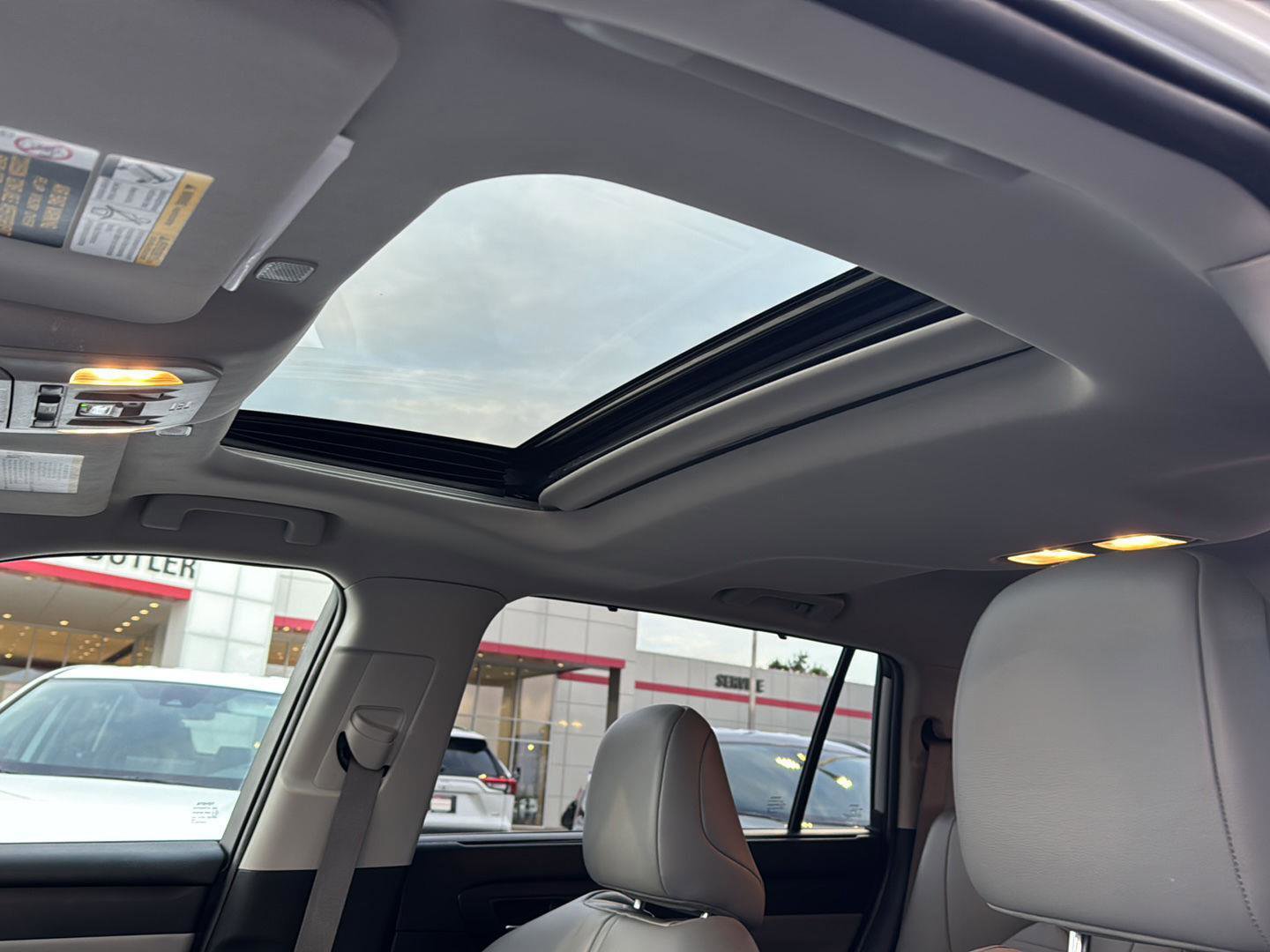 Certified 2023 Toyota Highlander XLE image 27