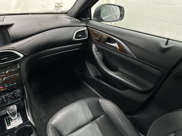 Used 2018 INFINITI QX30 Premium w/ Technology Package FWD image 13