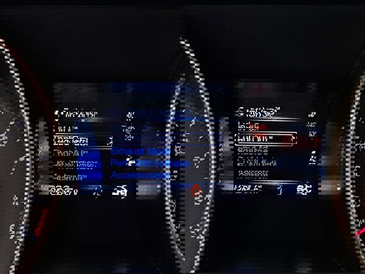 Used 2016 Ford Mustang Shelby GT350 w/ Technology Package image 18