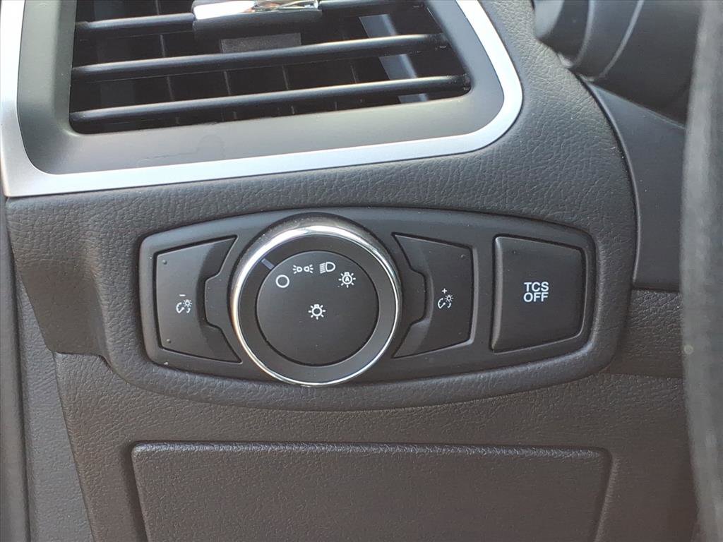 Used 2022 Ford Edge SE image 16