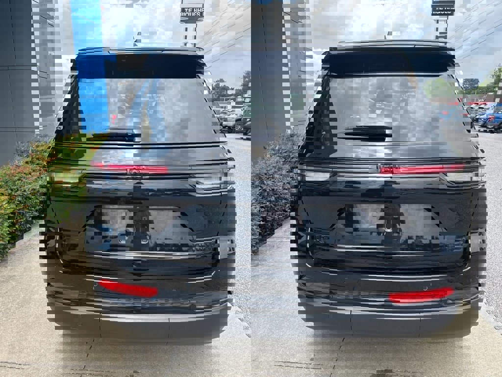 Used 2024 Jeep Grand Cherokee Limited w/ Black Appearance Package image 7