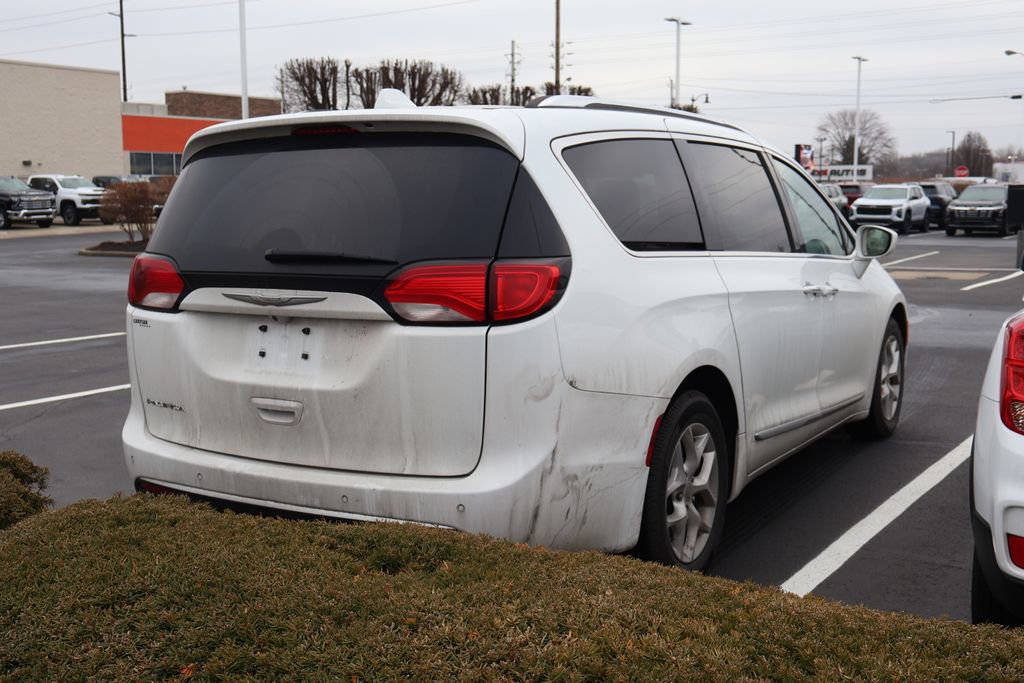 Used 2017 Chrysler Pacifica Touring-L Plus w/ Tire & Wheel Group image 10