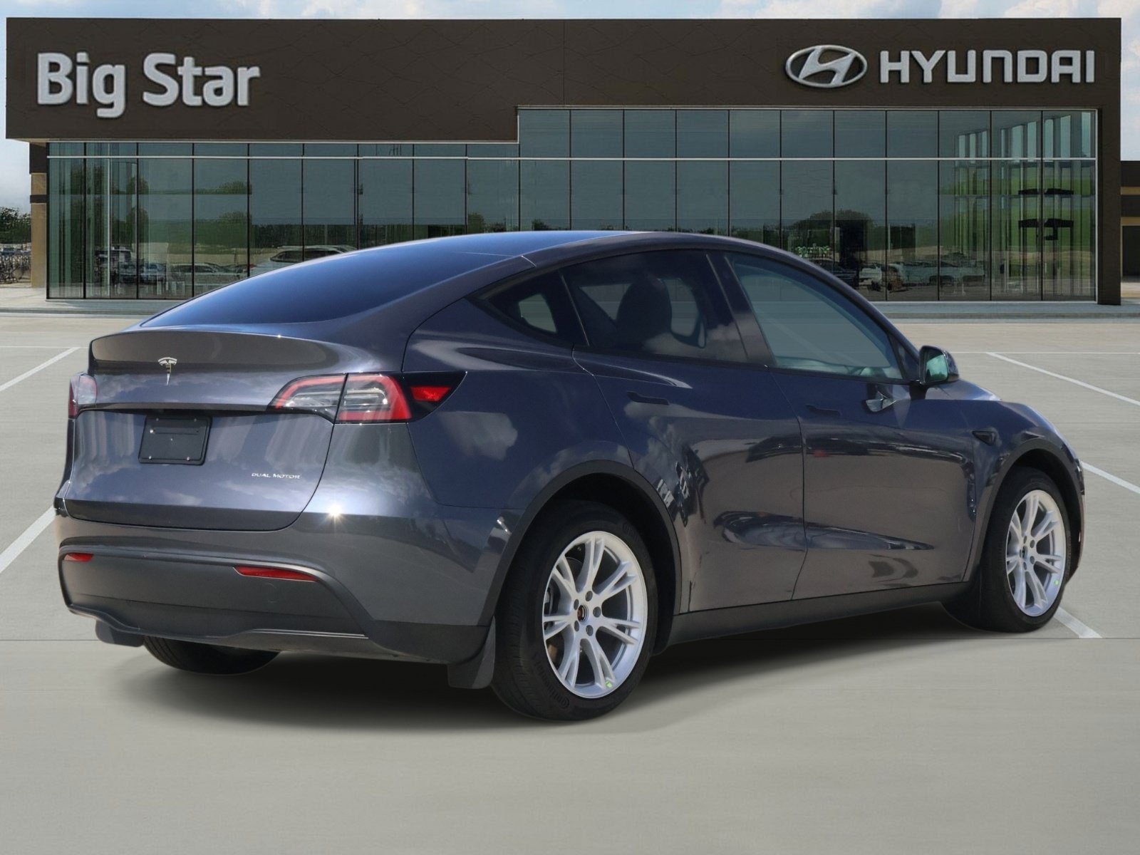 Used 2023 Tesla Model Y Long Range AWD/4WD image 4