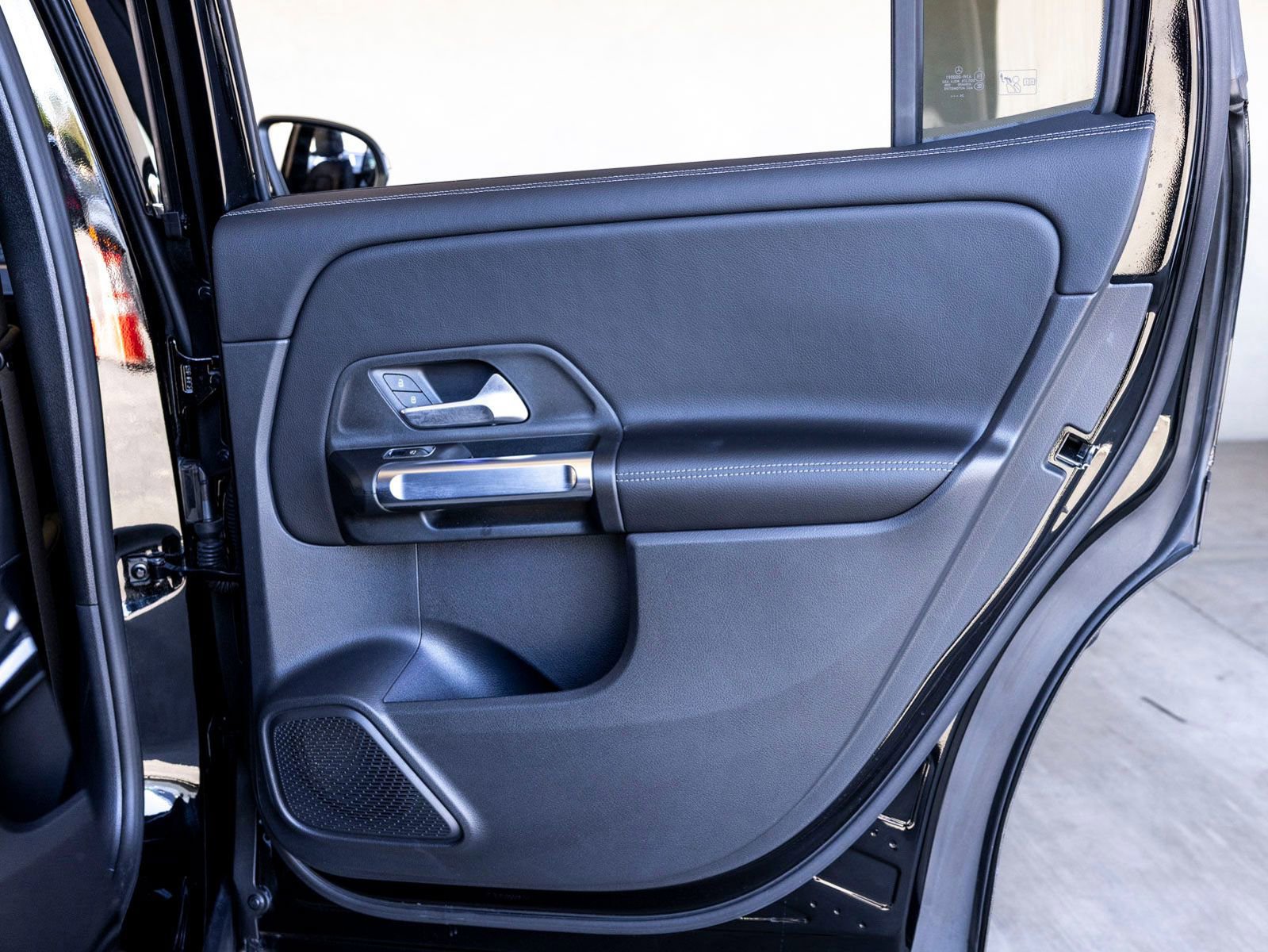 Used 2025 Mercedes-Benz GLB 250 image 22